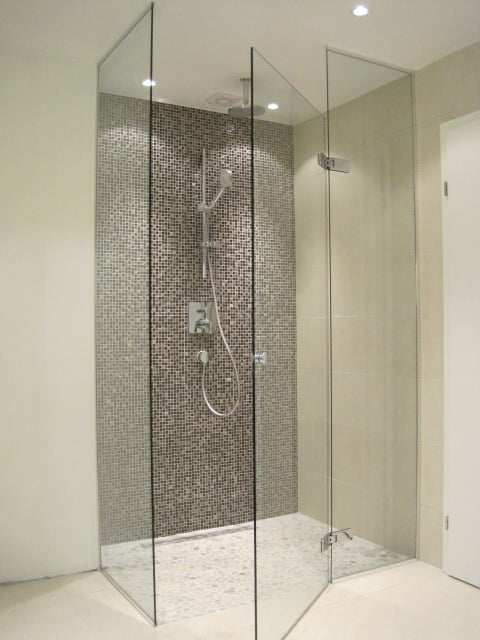 Dusjvegg med dør stående 192