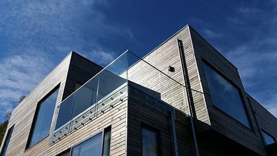 Glassrekkverk funkishus 561x315